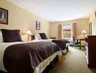 Super 8 Monterey Hotel ภายนอก รูปภาพ